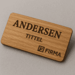 Graverte navnskilt i tre – elegant, naturlig og personlig